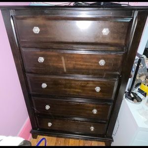 Harvell 5 Drawer Chest *** NEGOTIABLE ***